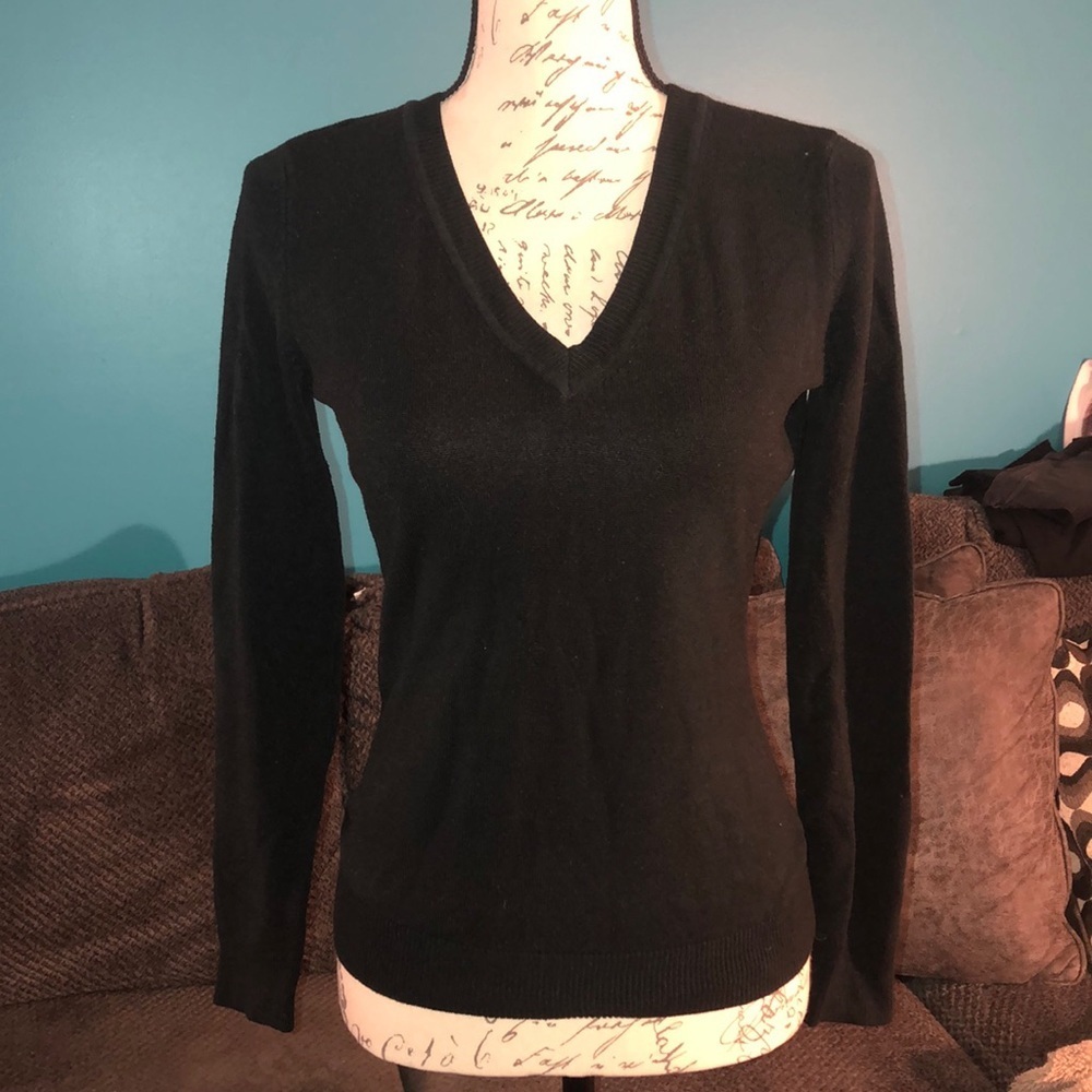 🔹4 for $30 NY&CO V-neck Sweater, Small